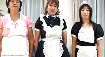 sex body đẹp Emily được phim zes fucked bởi một anh chàng da đen trên giường.