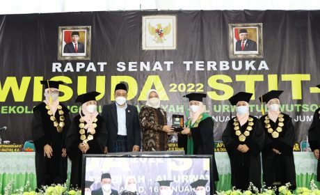 Orasi Ilmiah Menaker Ida Fauziyah di STIT-UW,Jombang: Kolaborasi PT-DUDI Pastikan Pencaker Masuk Dunia Kerja