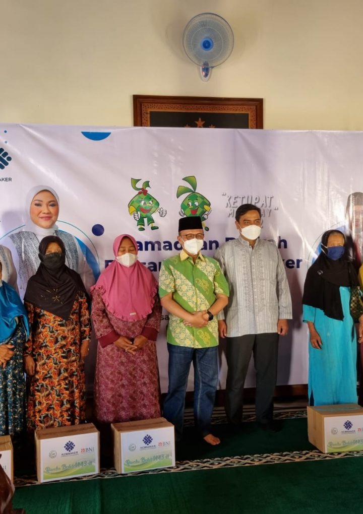 Kemnaker-BNI Gelar Ramadhan Berkah,Bagikan Sembako di Ponorogo