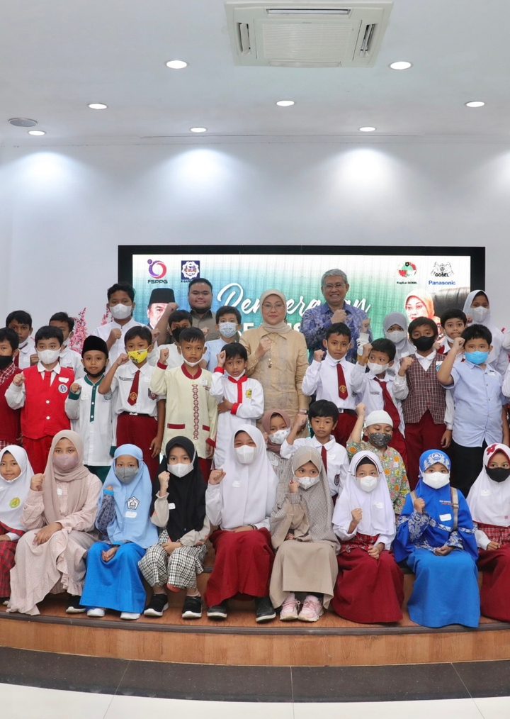 221 Anak Buruh Peroleh Beasiswa dari Menaker Ida Fauziyah