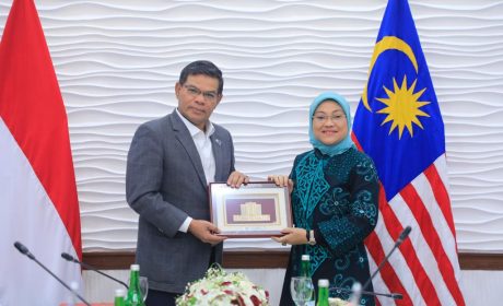 Menaker Terima Kunjungan Mendagri Malaysia, Bahas Pelindungan PMI Sektor Domestik