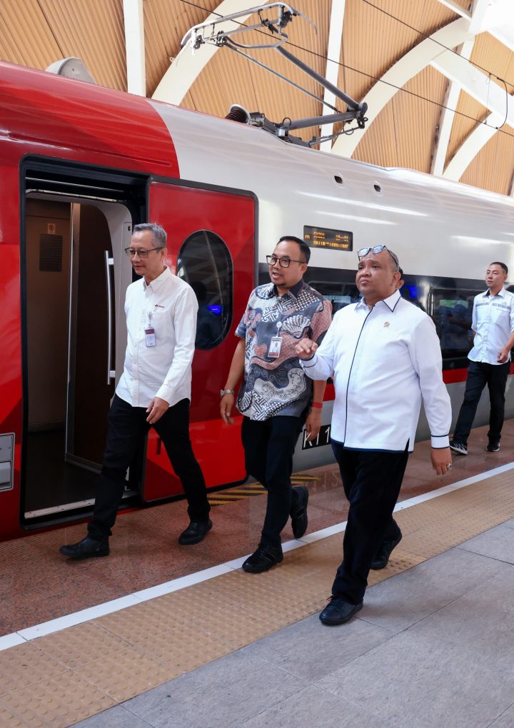 Wamenaker: 2025,Seluruh Operasional Kereta Cepat Ditangani Masinis Indonesia 